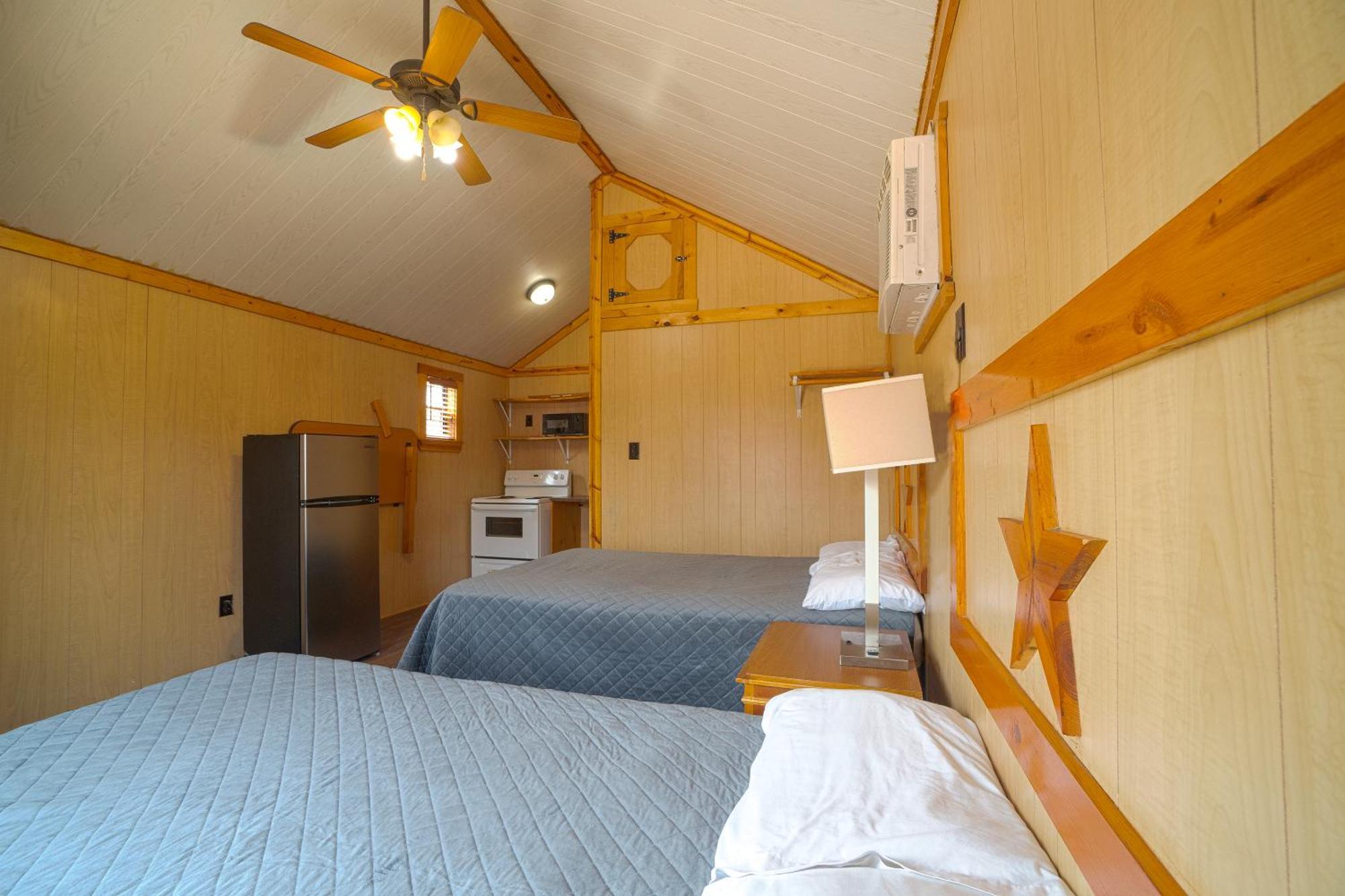 Grand Eagle Ford Lodge & Rv Park Tilden Экстерьер фото